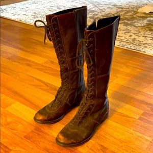 Stuart Weitzman Under the Lane Lace-Up Boots - W8